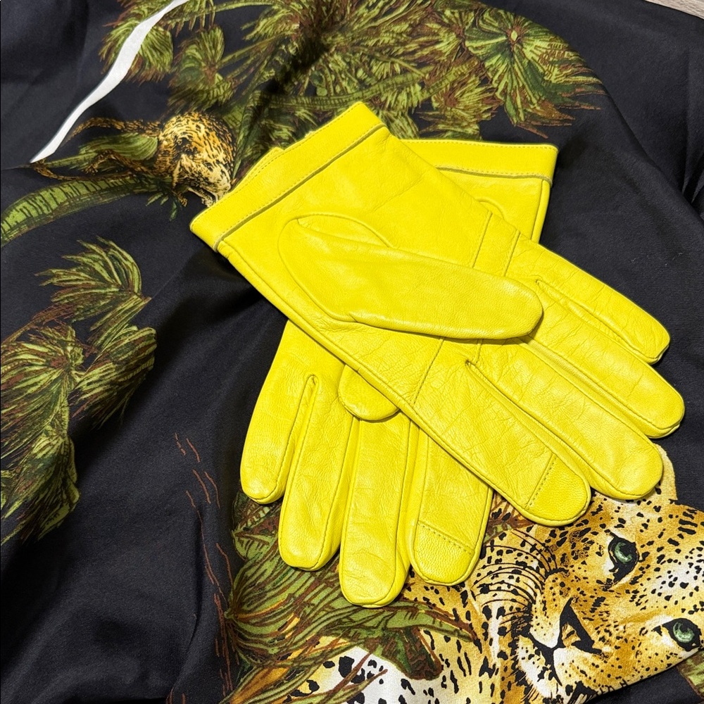 Banana Republic Leather Gloves - Picture 2 of 3